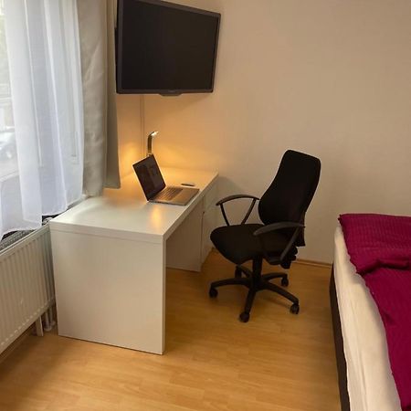 Zimmer Im Herzen Von Durlach Karlsruhe Bagian luar foto