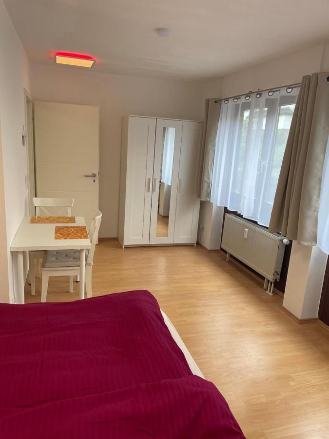 Zimmer Im Herzen Von Durlach Karlsruhe Bagian luar foto